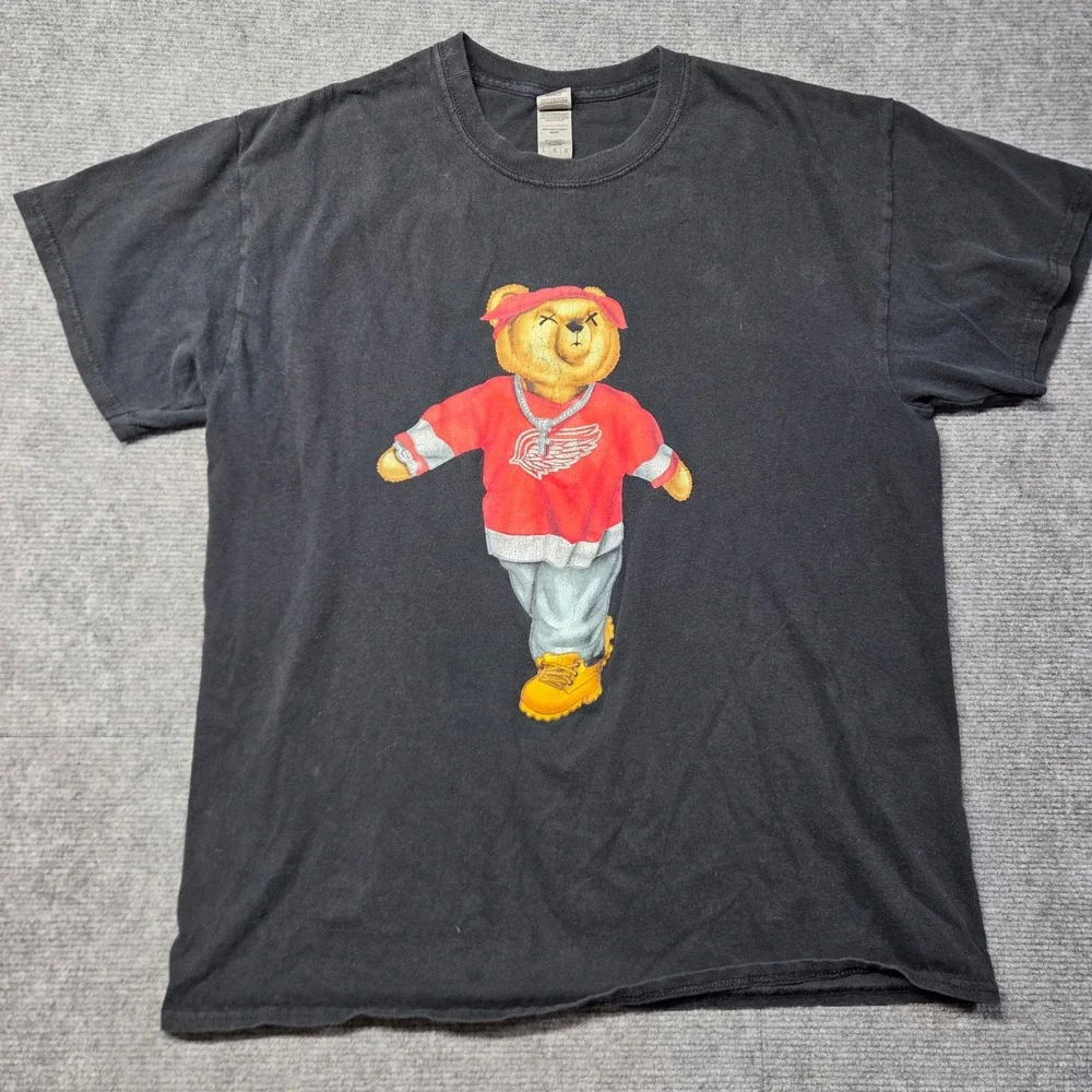 Gildan Heavy Cotton Detroit Red Wing Teddy Bear Streetwear Graphic T Shirt Black - Picture 1 of 8